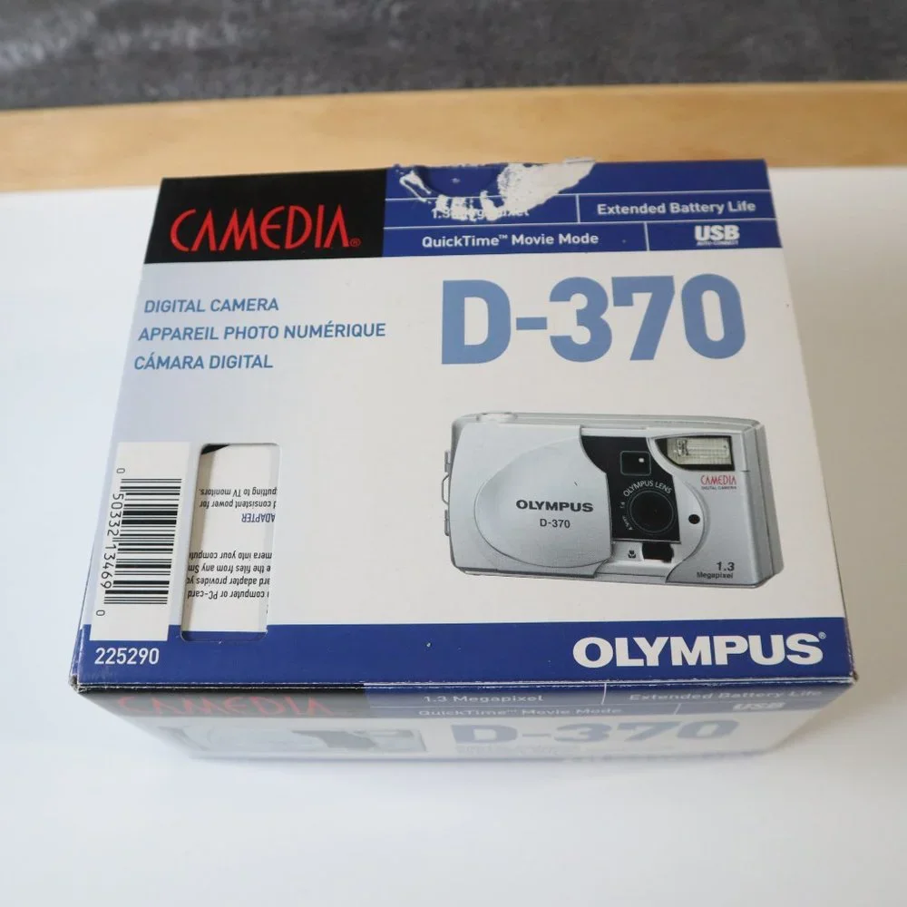 Throwback Olympus CAMEDIA D-370 1.3MP Digital Camera - Silver Vintage